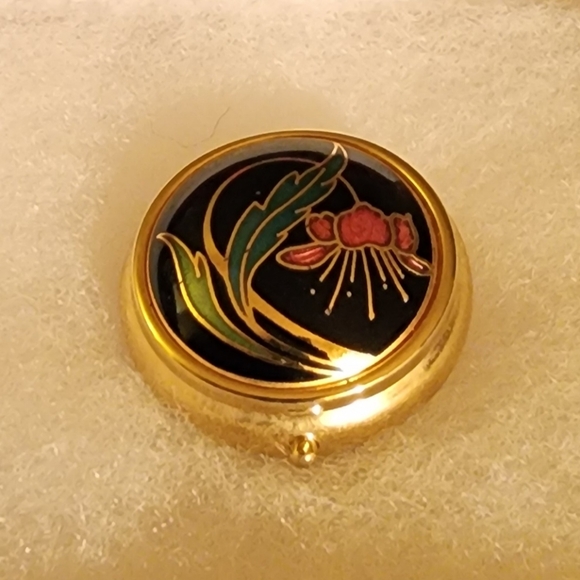 Vintage Cloisonée enameled Pill Box - Picture 3 of 5